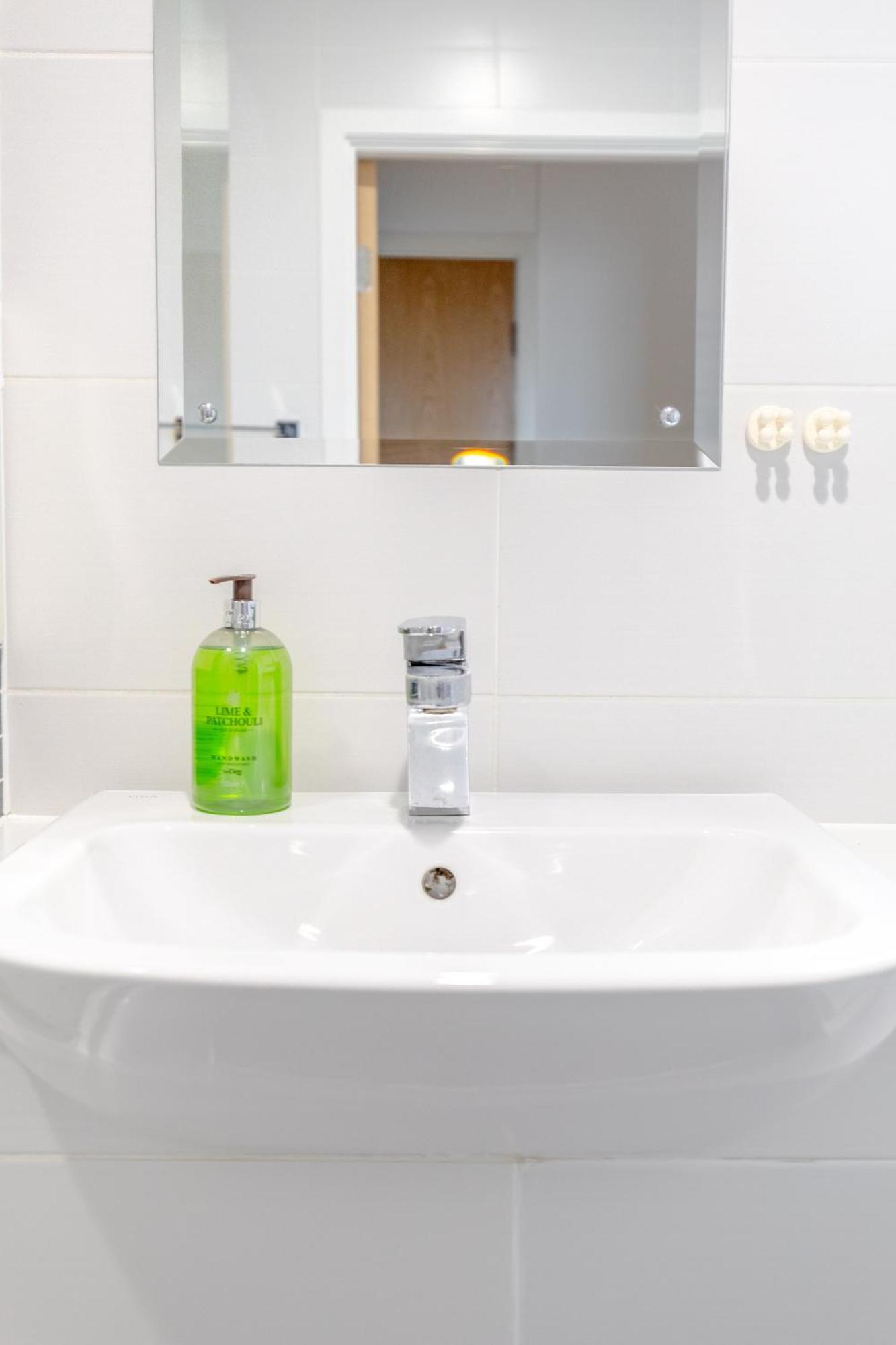 Appartamento & Modern 1bd Flat With Balcony Hackney! Londra