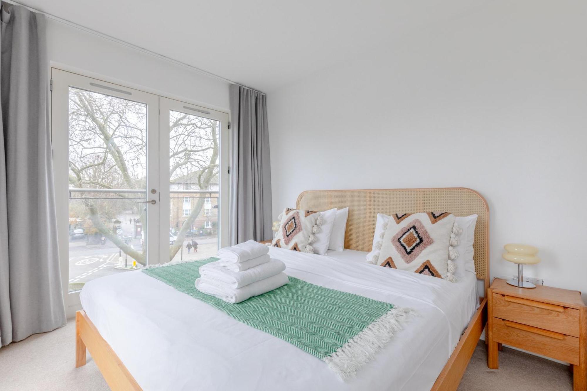 & Modern 1bd Flat With Balcony Hackney! * Londra