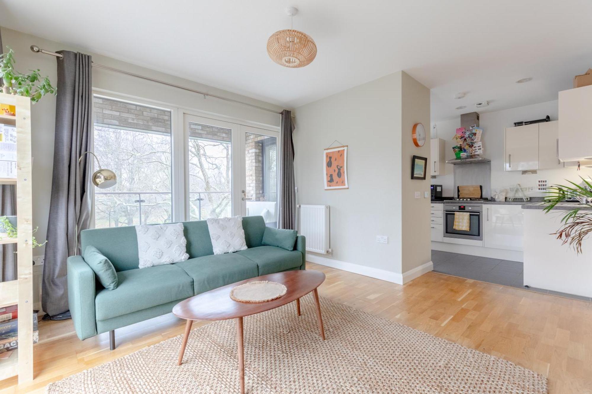 & Modern 1bd Flat With Balcony Hackney!