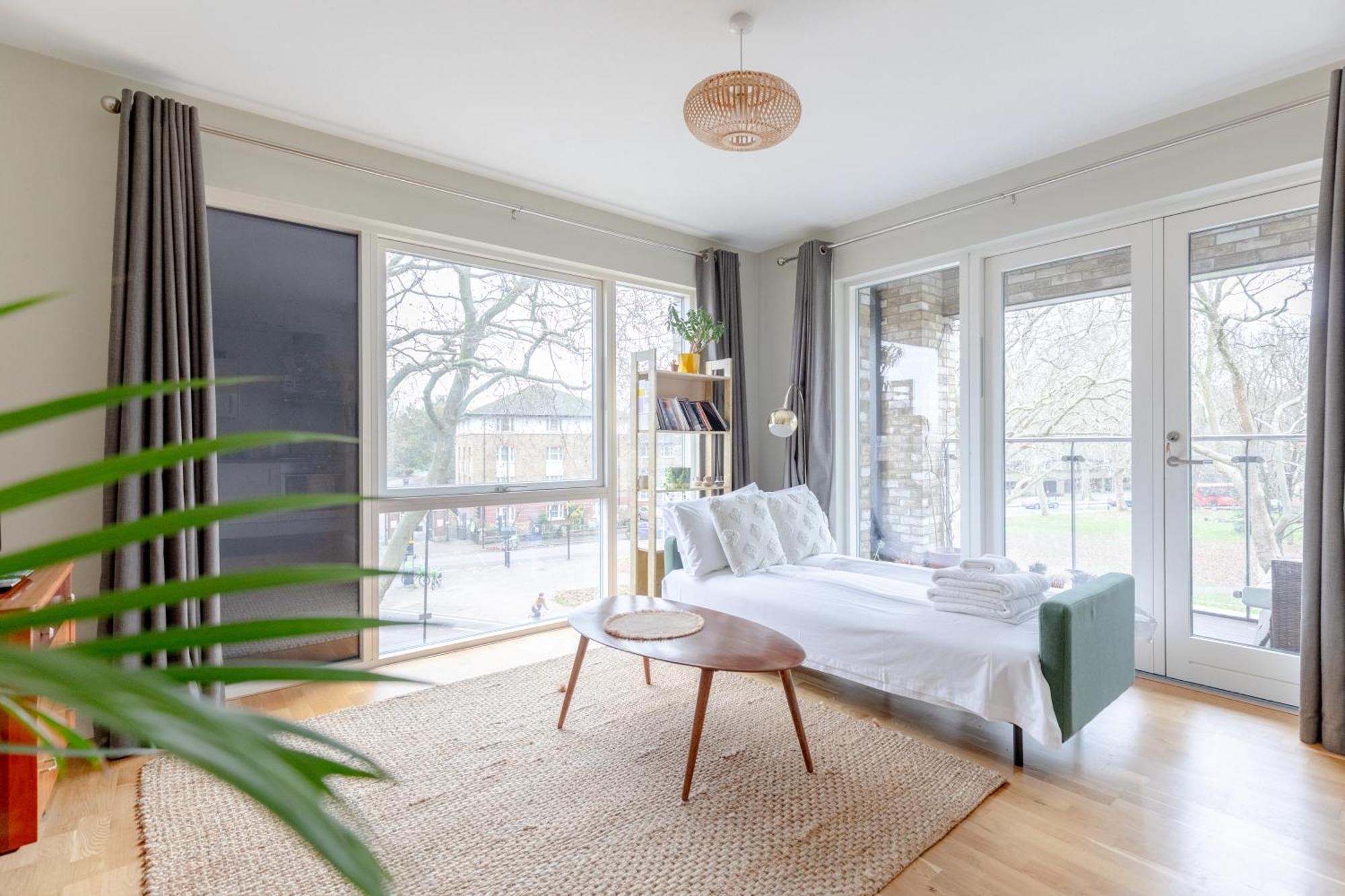 & Modern 1bd Flat With Balcony Hackney! Appartamento *