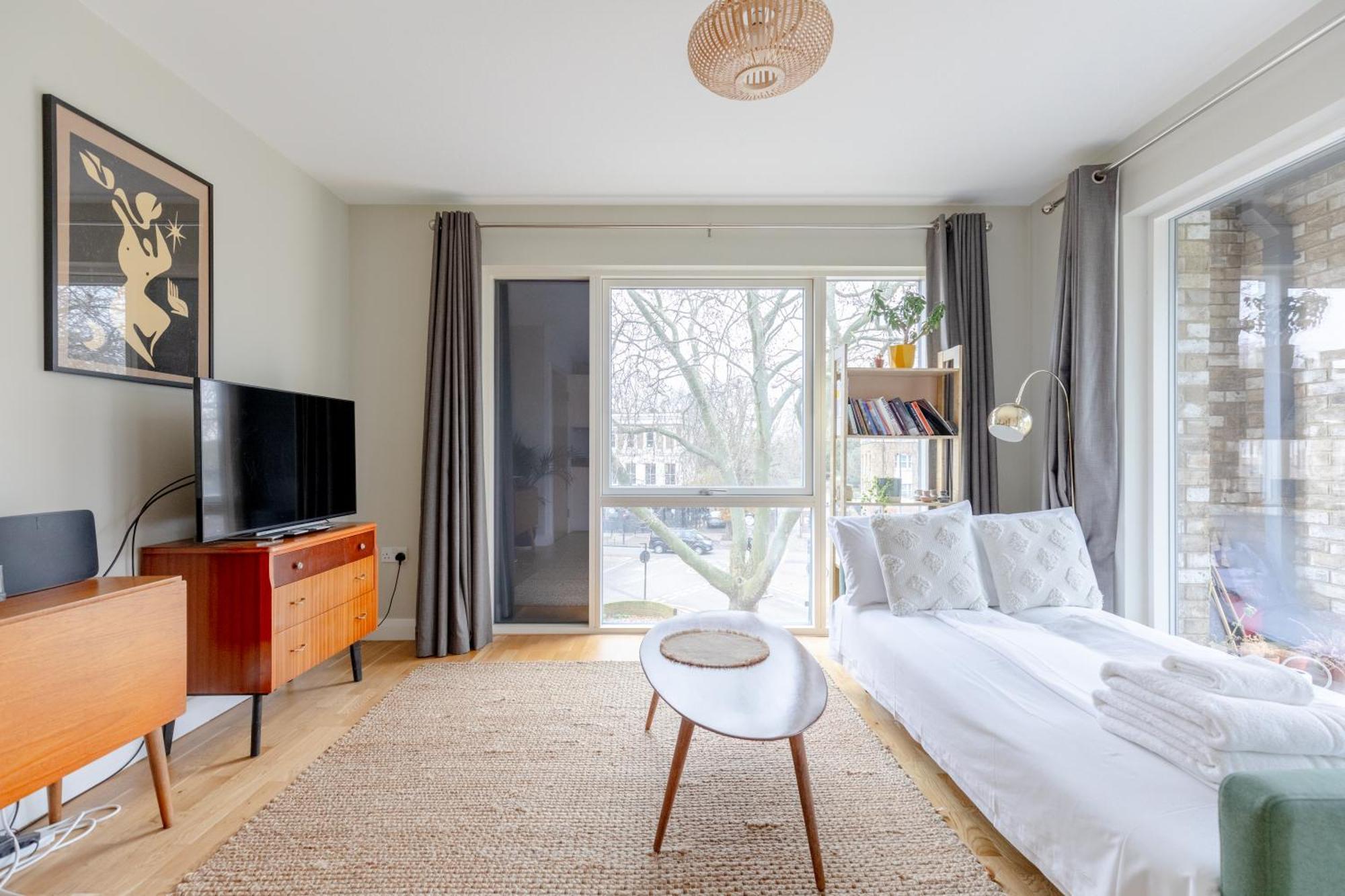 & Modern 1bd Flat With Balcony Hackney! *