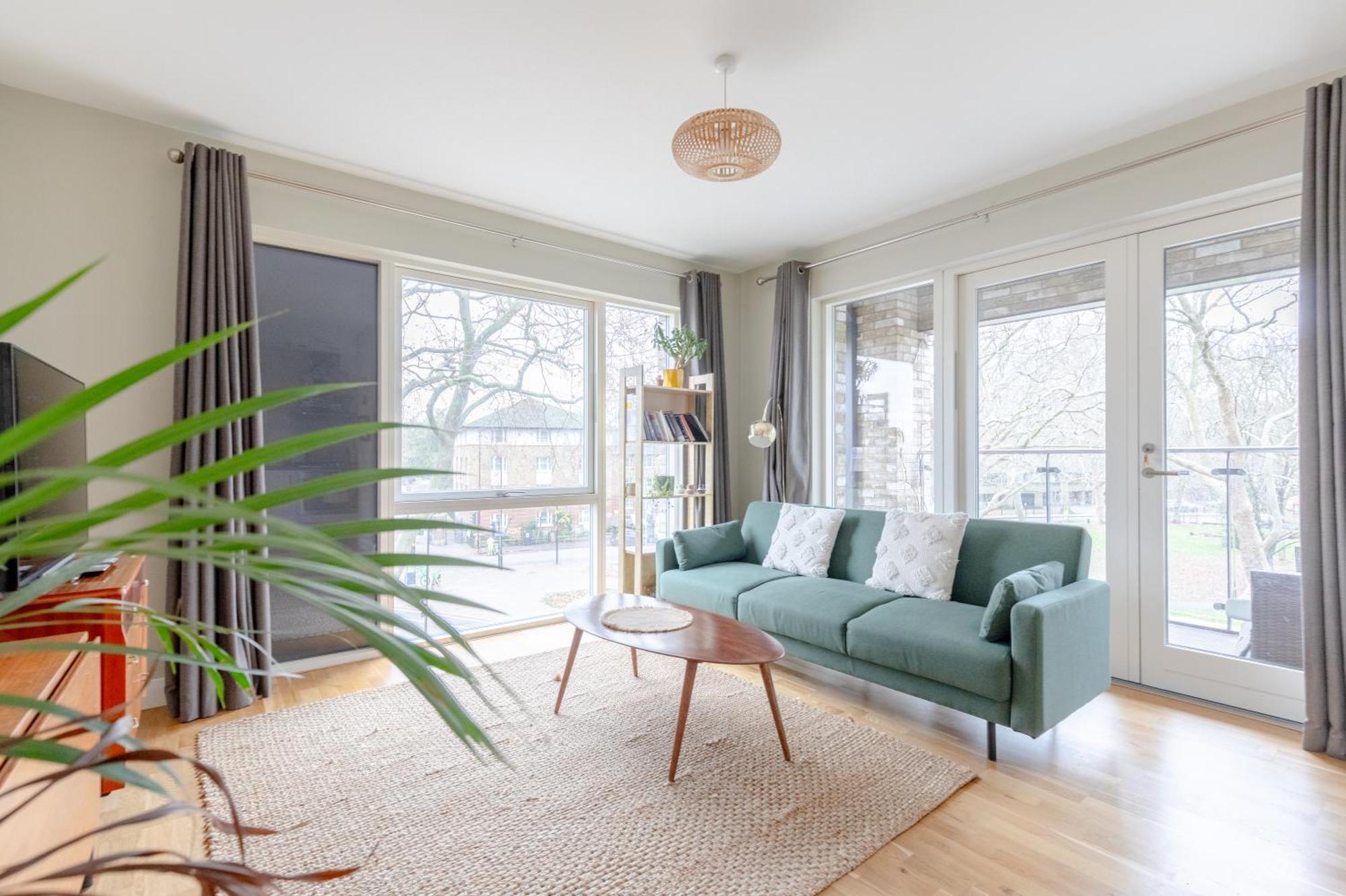 & Modern 1bd Flat With Balcony Hackney! Appartamento