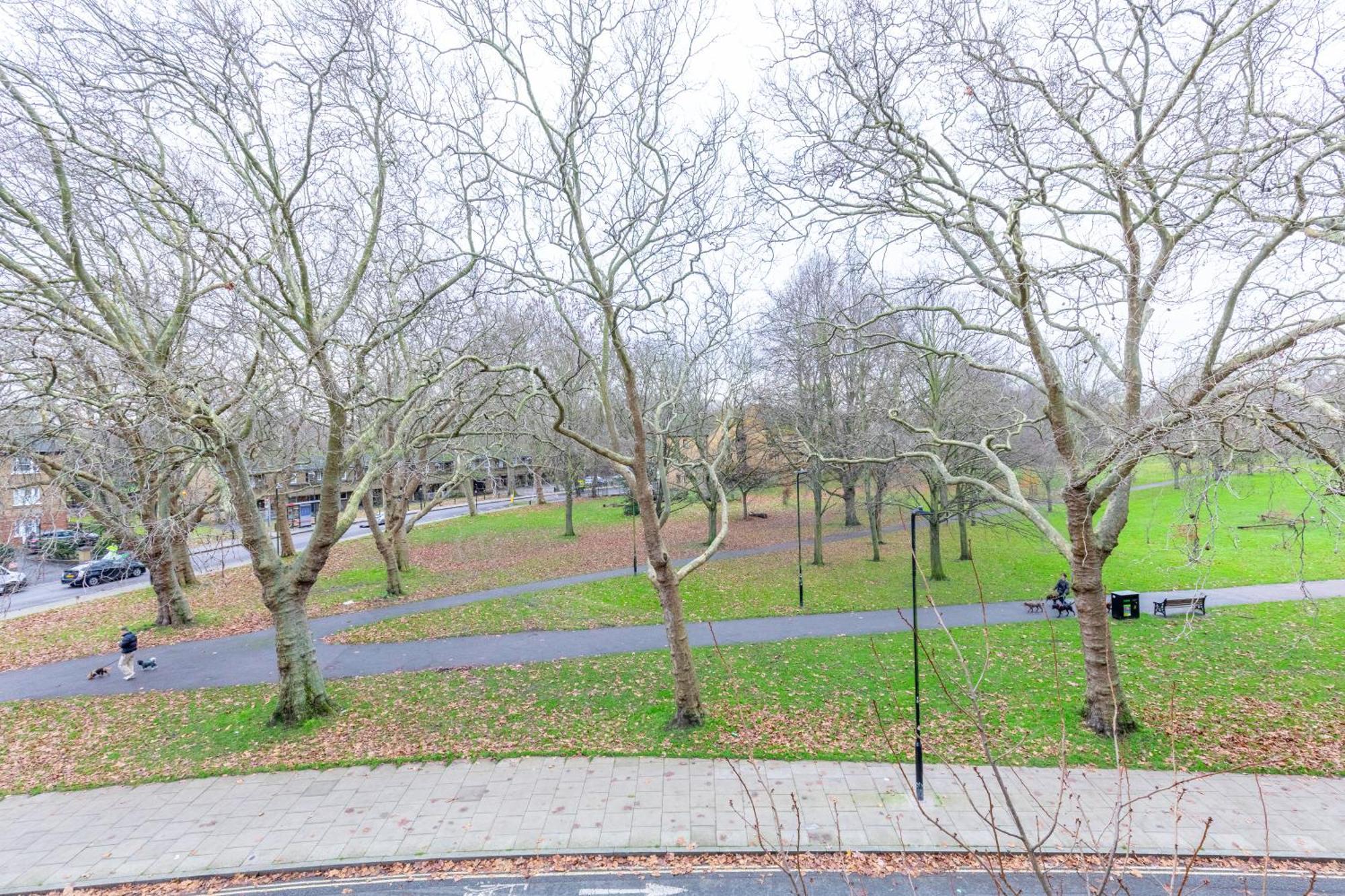 & Modern 1bd Flat With Balcony Hackney! Appartamento